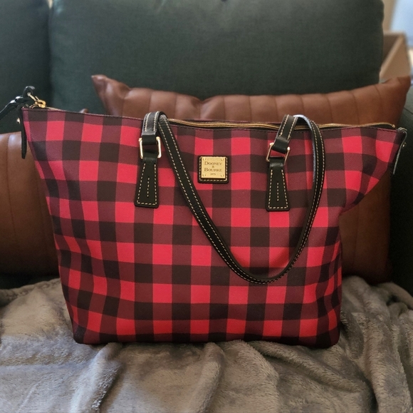 Dooney & Bourke Handbags - AUTH DOONEY AND BOURKE PLAID BUFFALO LARGE TOTE BAG